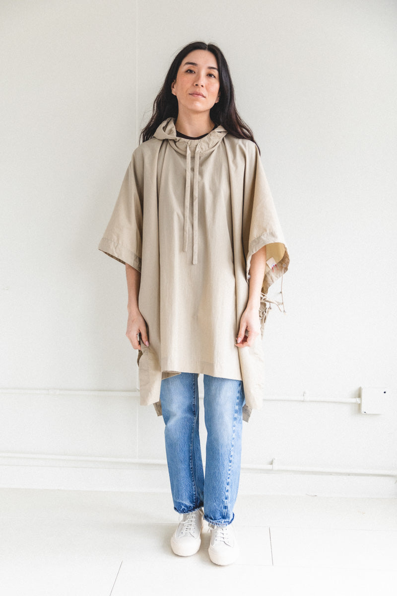 SHORT PONCHO IN BEIGE LIGHT TECH