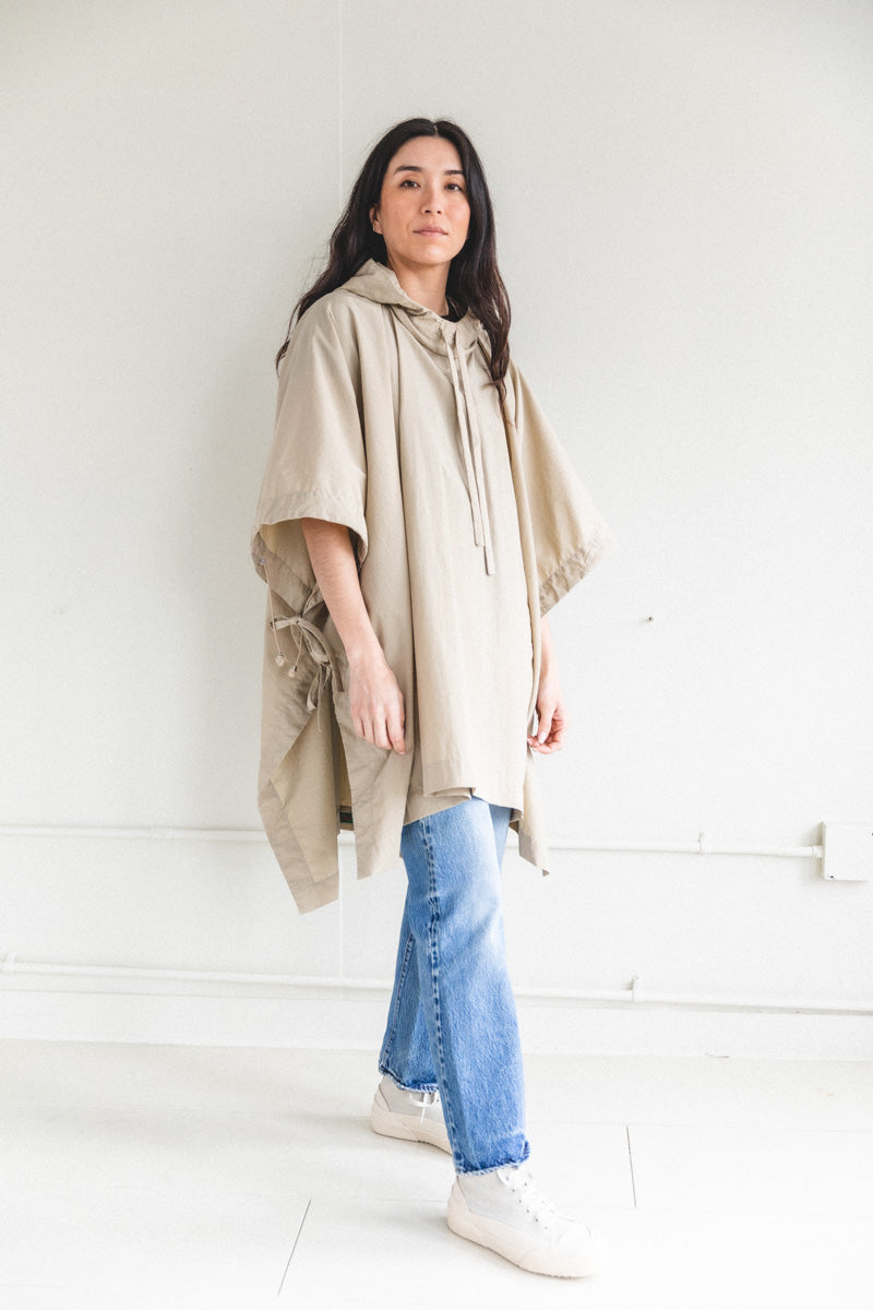 SHORT PONCHO IN BEIGE LIGHT TECH