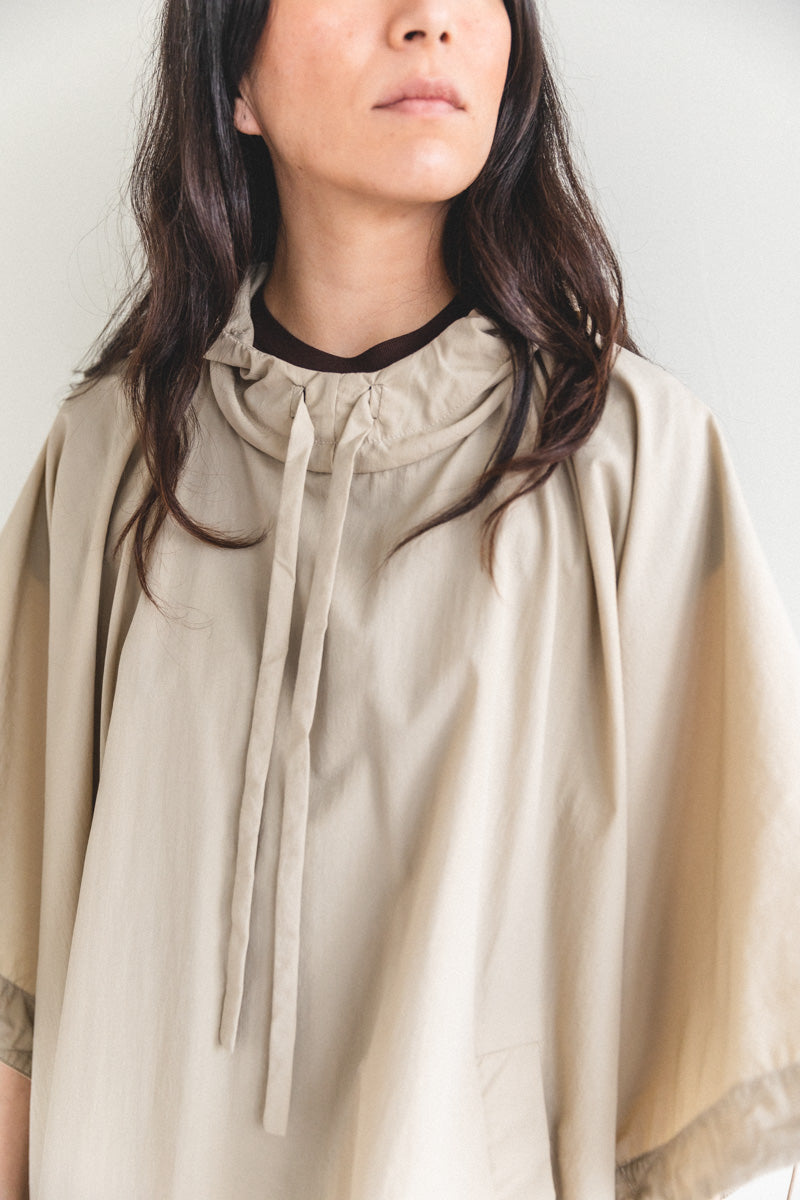 SHORT PONCHO IN BEIGE LIGHT TECH