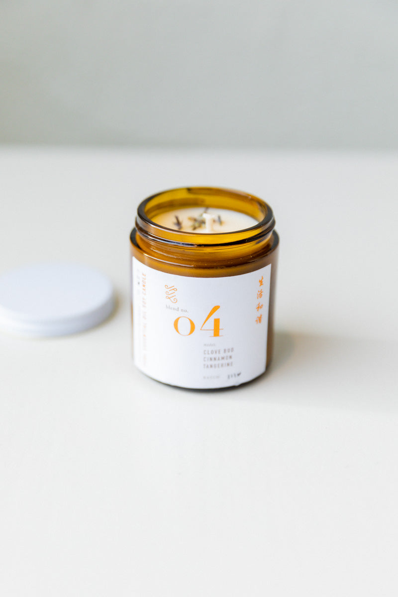 04 ESSENTIAL OIL CANDLE