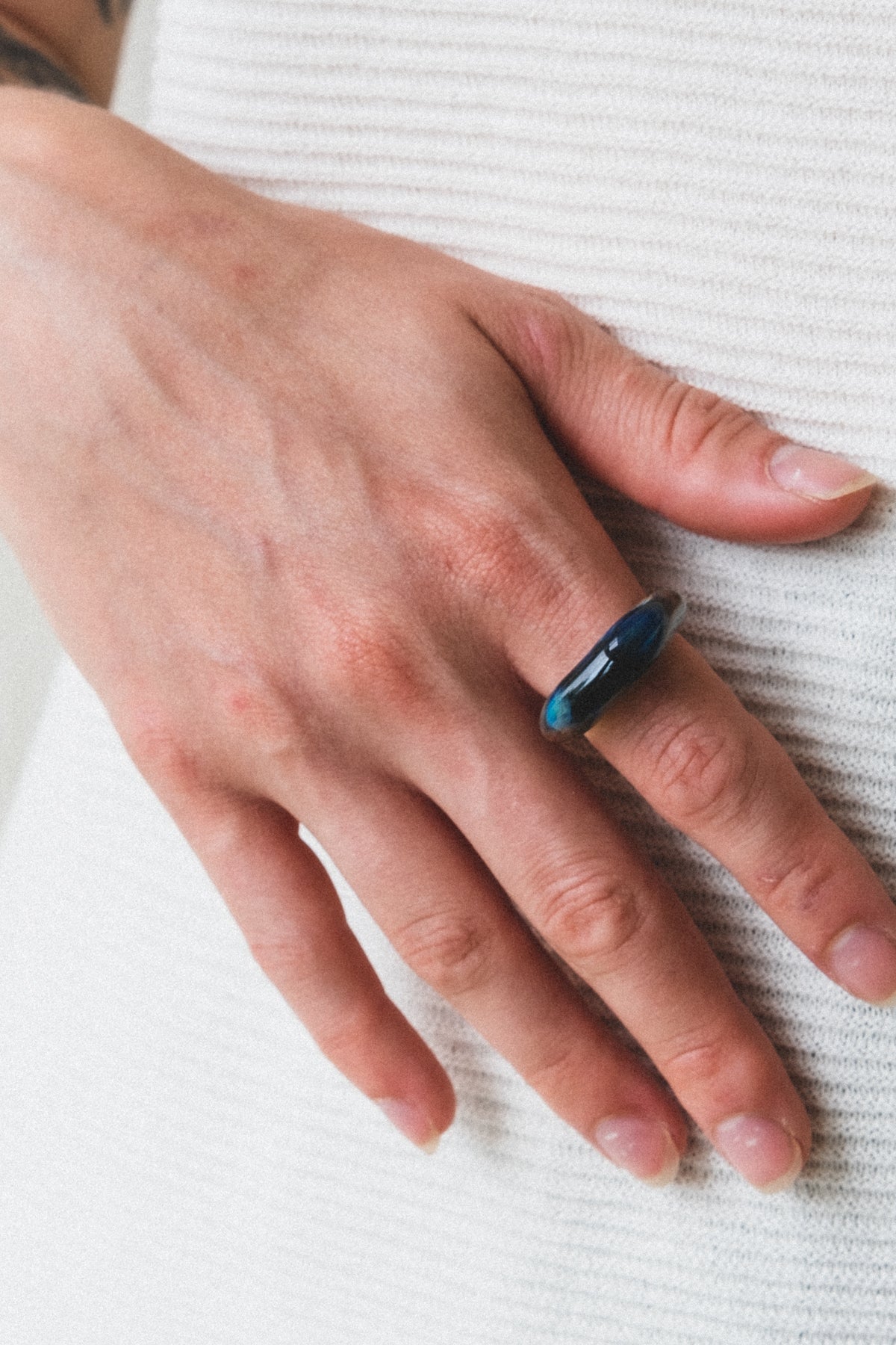 GLASS BAND RING IN IVY