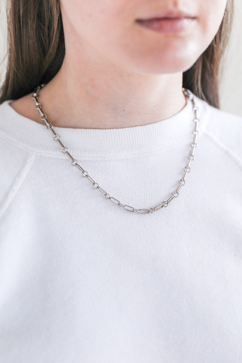 BAR CHAIN NECKLACE IN SILVER