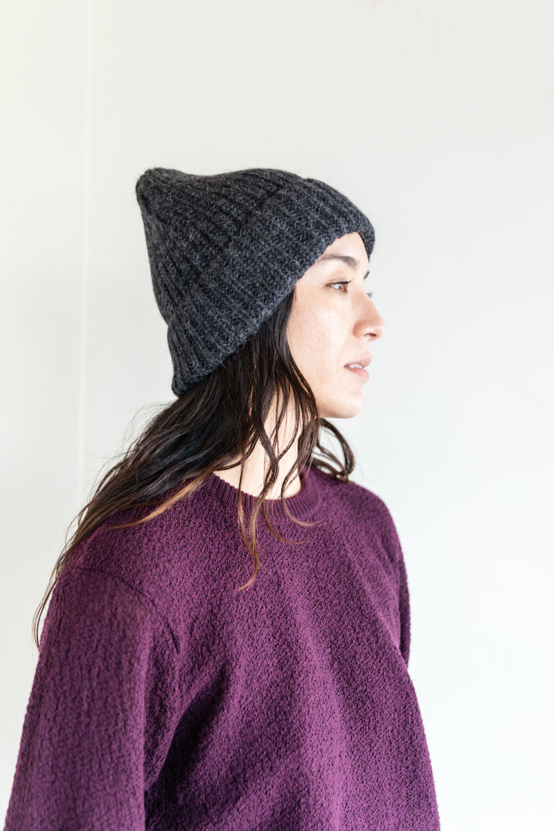 PLY BEANIE IN CHARCOAL