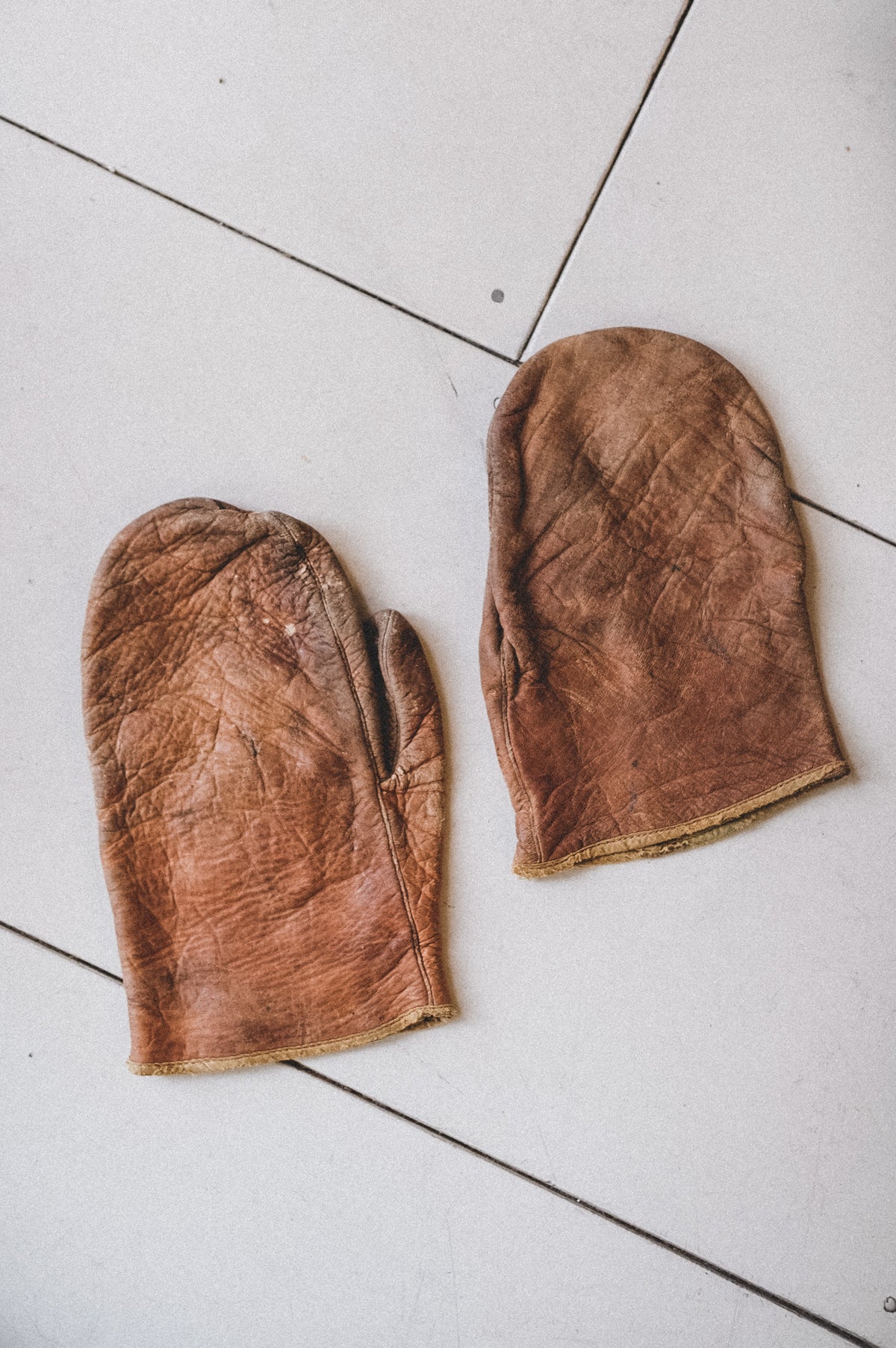 VINTAGE LEATHER MITTENS